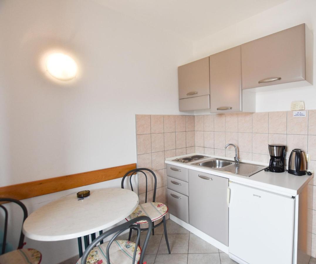 Apartments Karmen Primošten Екстериор снимка